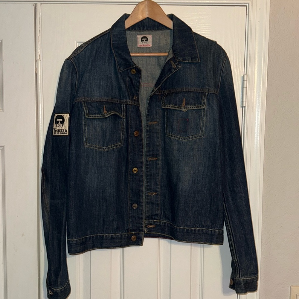 Joe Rivetto
Man jeans jacket L but fits an M